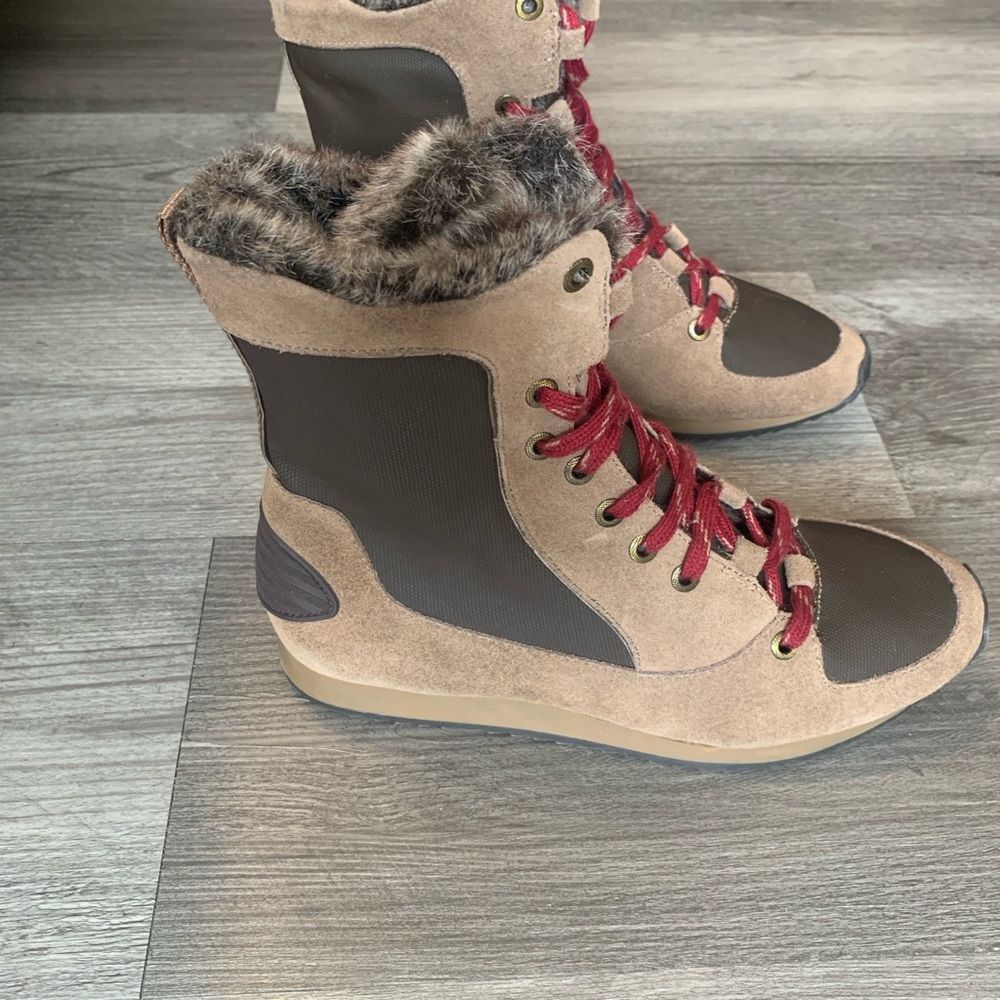 New AEROSOLES 8 Leather Tan and Brown Winter Boots with Red Laces